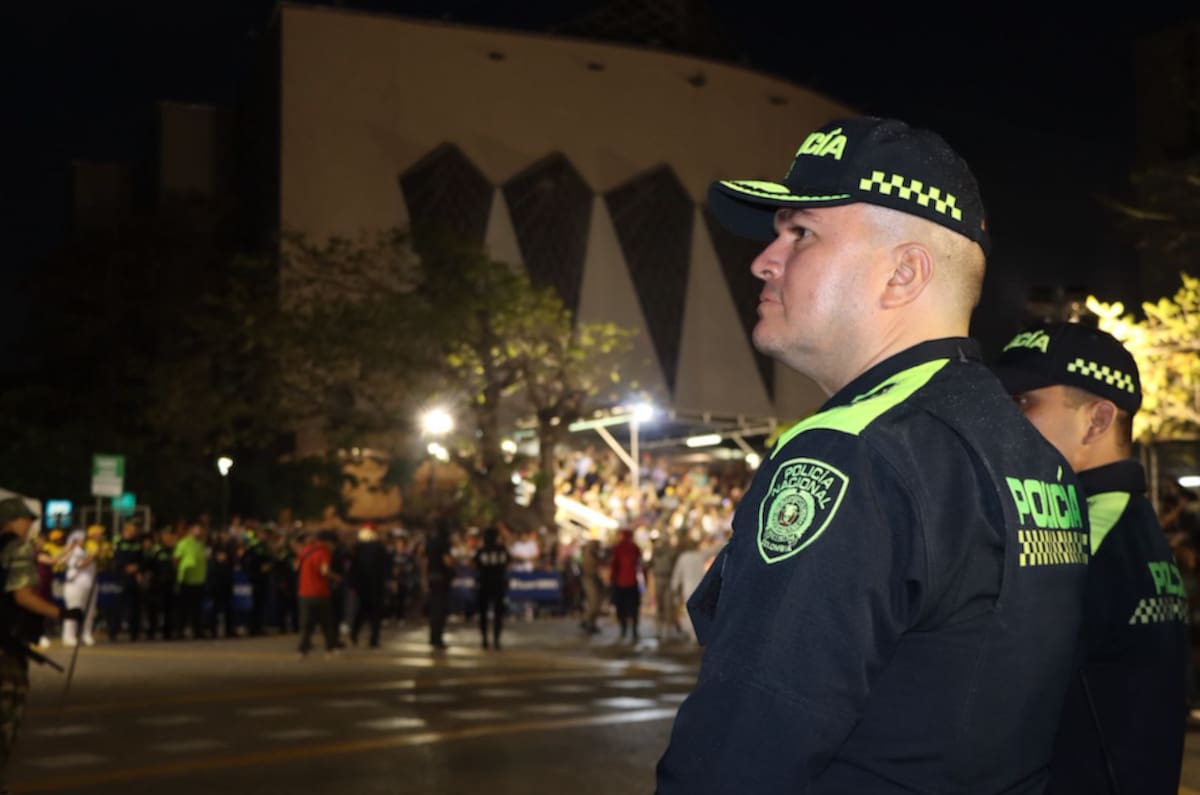 A lo largo del desfile de la Noche de Guacherna del Carnaval de Barranquilla 2026 estuvo presente la Policía Nacional.//Cortesía Policía Mebar.