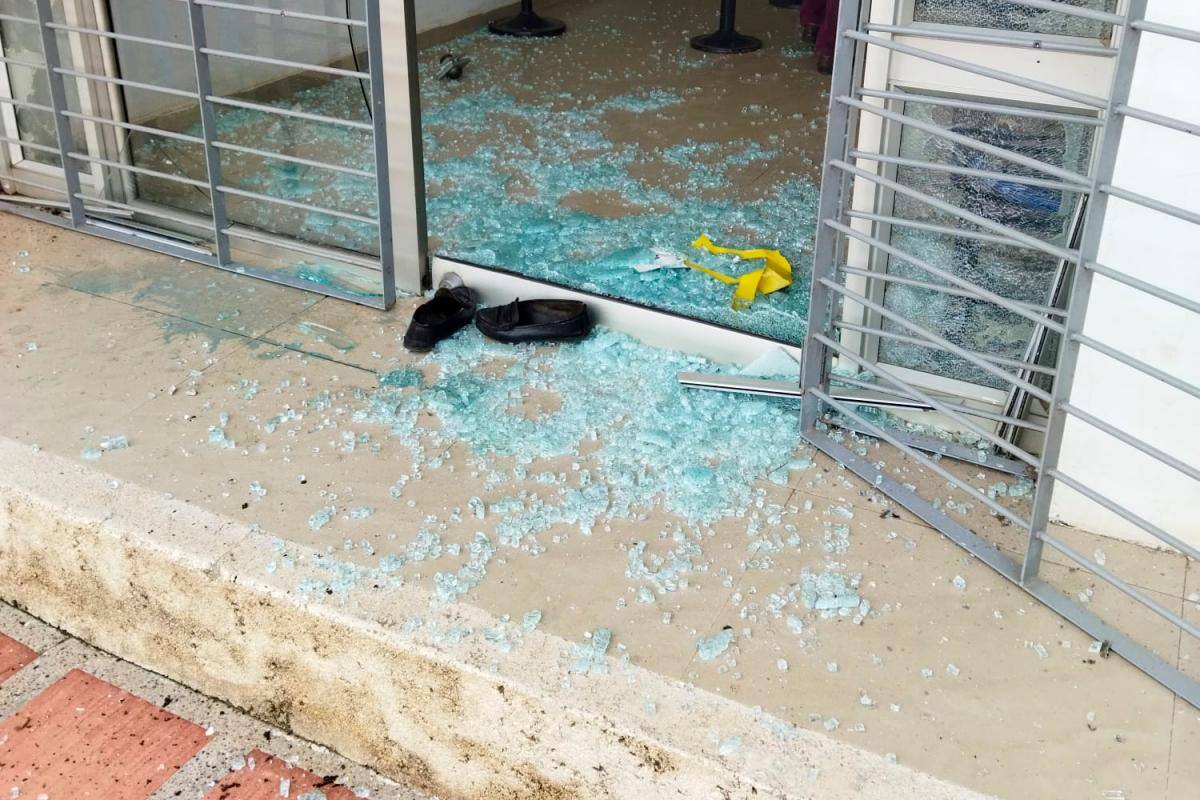 ¡Otro ataque! Lanzan granada contra policía en Guaranda, Sucre