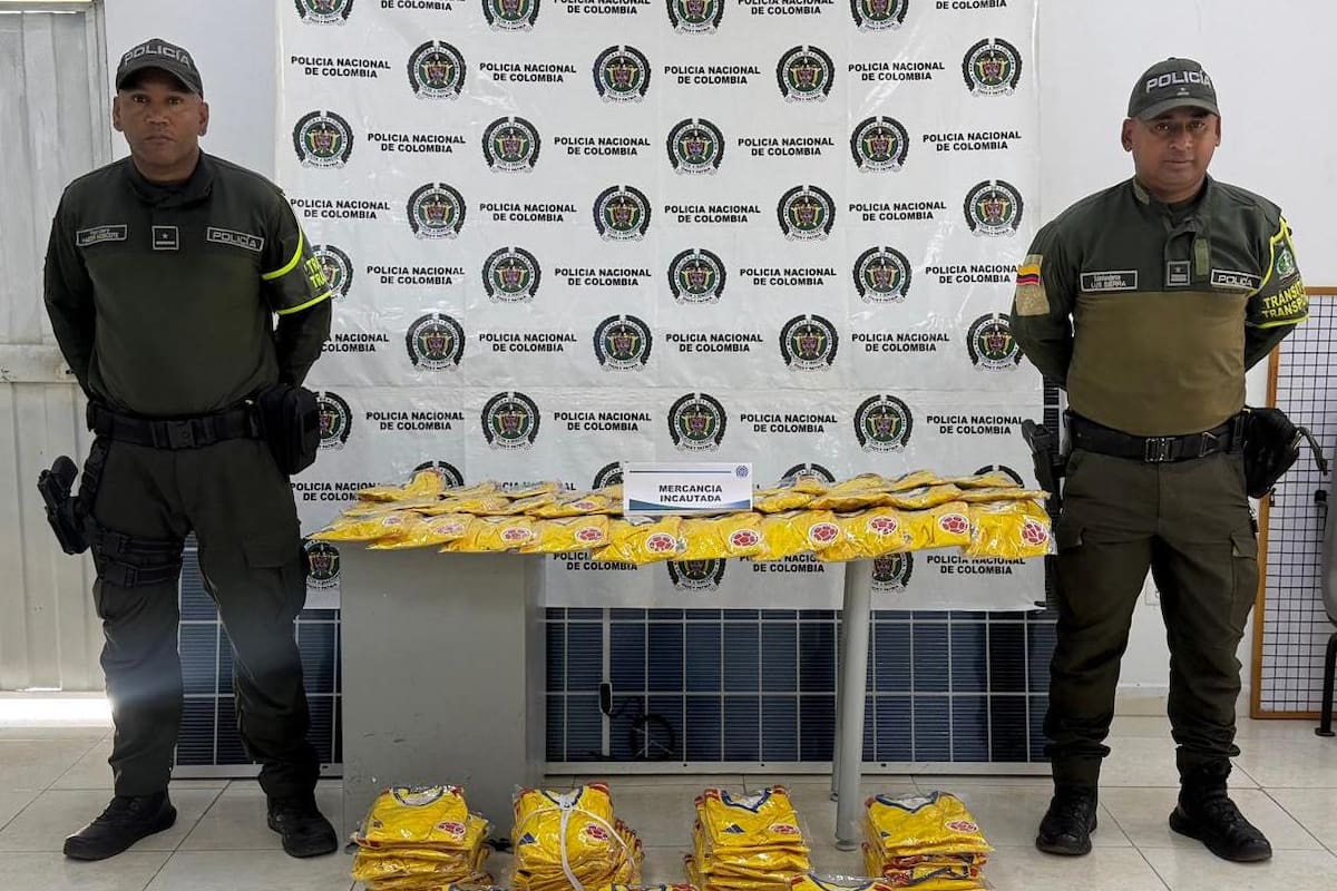 Incautan 140 suéteres de la Selección Colombia por no acreditar su procedencia