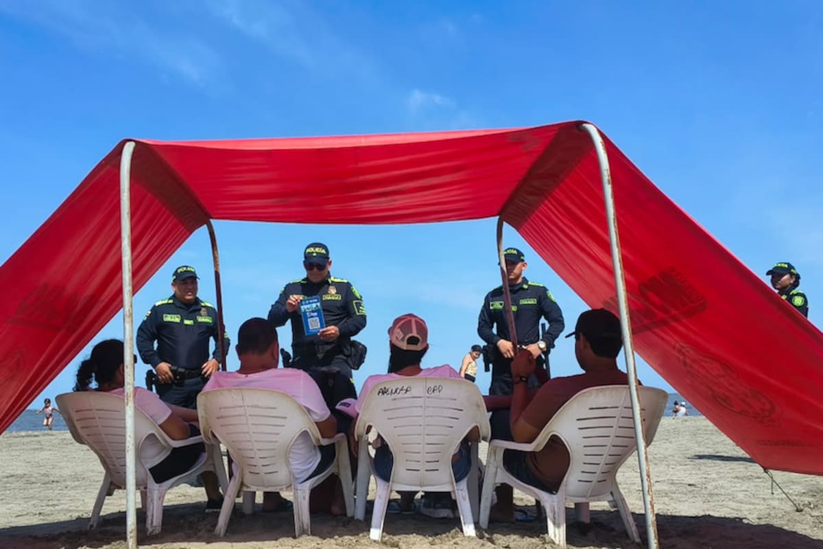 Mil policías, hombres y mujeres, durante la semana de receso escolar en Barranquilla