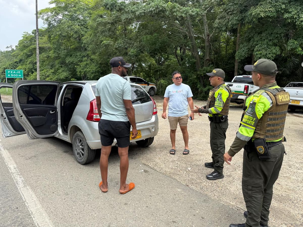 Policía realizó jornada de seguridad vial en carretera de Bolívar. // Cortesía - Policía Nacional