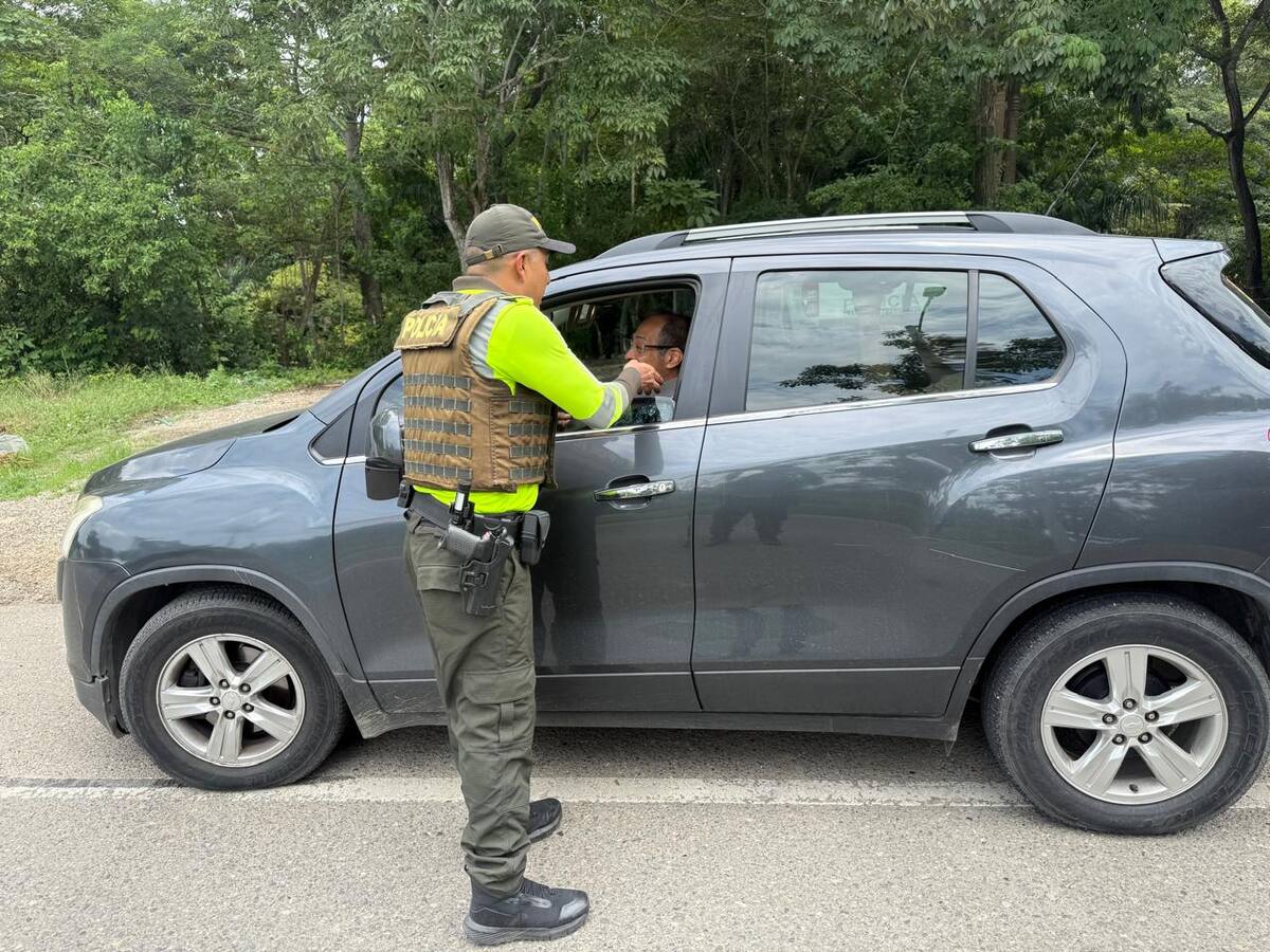 Policía realizó jornada de seguridad vial en carretera de Bolívar. // Cortesía - Policía Nacional