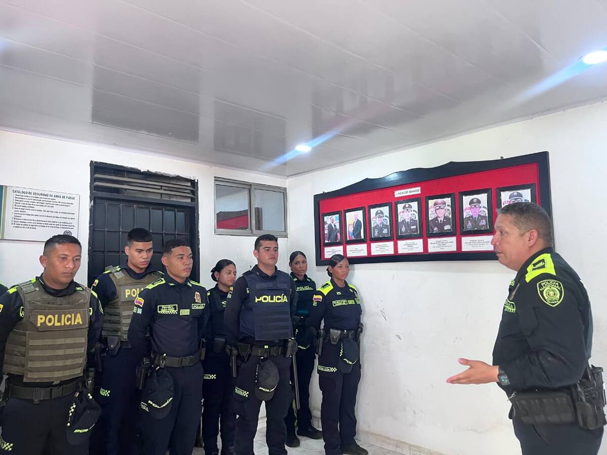 Los informados en medio del encuentro en la Estación de la Policía del municipio de San Martín de Loba, en Bolívar. //Foto entregada por la Policía.