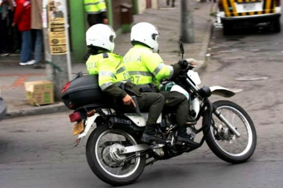 Roban moto a policías en pleno patrullaje: cámara capta el insólito hecho