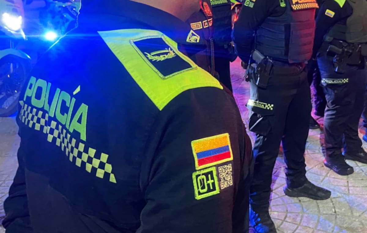 La Policía Metropolitana de Barranquilla confirmó este martes que tres agentes de esa institución resultaron lesionados durante el enfrentamiento entre hinchas de Atlético Bucaramanga y Junior.//Cortesía.