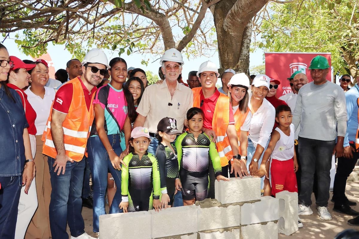 Verano puso la primera piedra del Polideportivo de Polonuevo