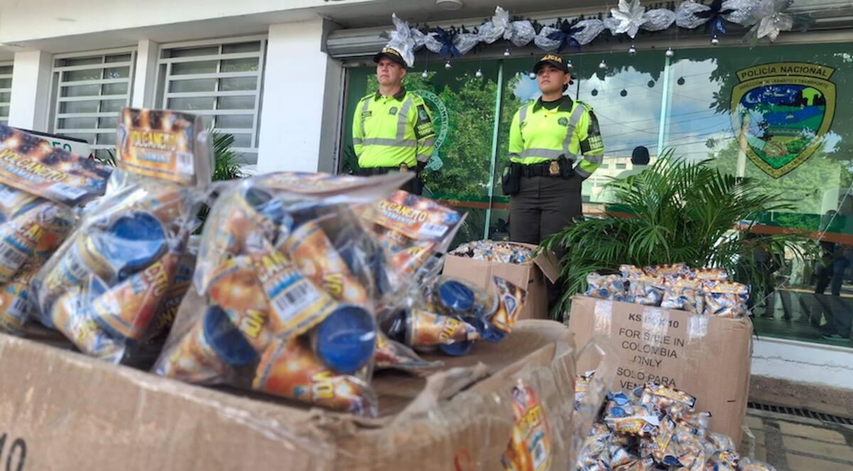 Estos son algunos de los elementos pirotécnicos incautadas por las autoridades en Barranquilla.//Cortesía Policía Mebar.