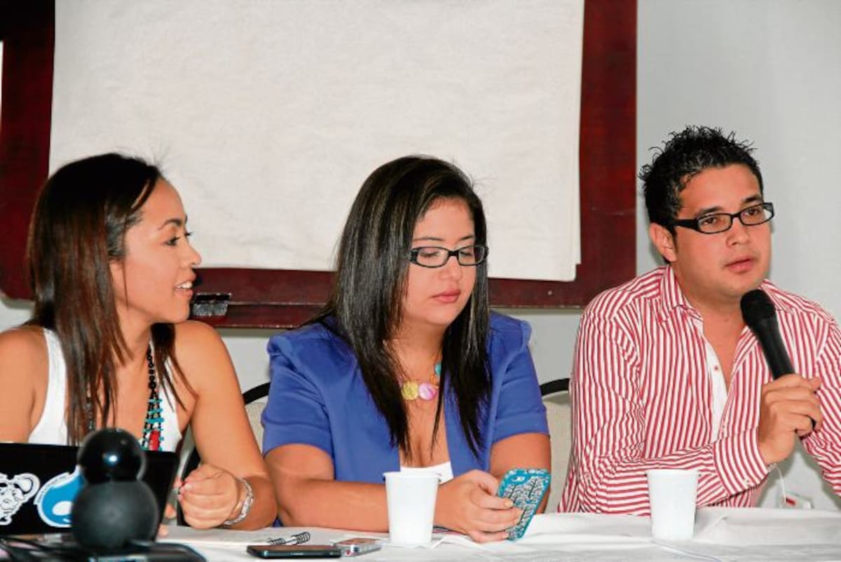 En esta oportunidad el tema sobre el cual se desarrolló el DELM fueron las redes sociales y el turismo en Cartagena para el cual fueron invitados tres Community Managers locales que incluían a Lina Roca (Hotel Las Américas) Carlos Martello (Capilla del Mar) y Luisa Machacón (Peródico El Universal). Victor Hugo Mora Mendoza