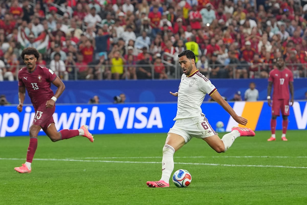El español Mikel Merino puso a ganar a España en su duelo por octavos ante Portugal. //Foto, AP: Julio Cortez