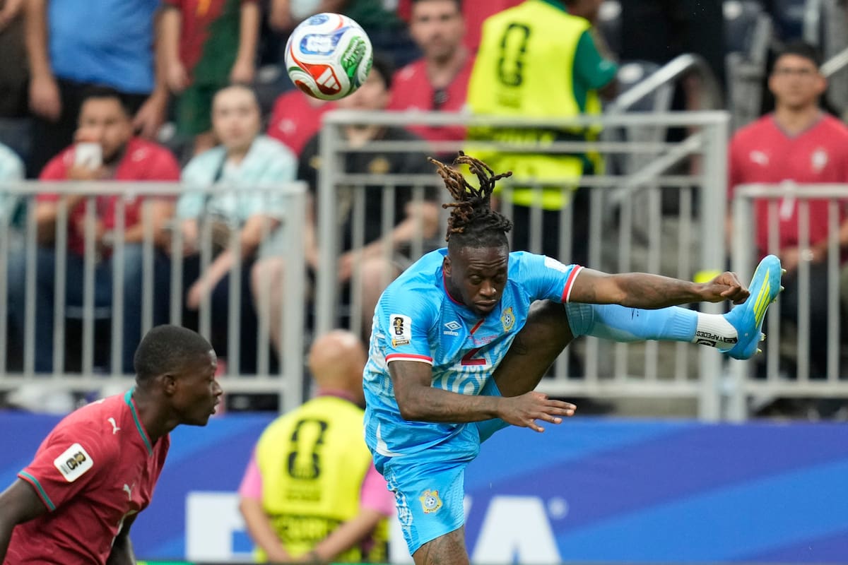El congoleño Aaron Wan-Bissaka (D) destaca en el lateral y por su difícil apellido. //Foto, AP: Karen Warren