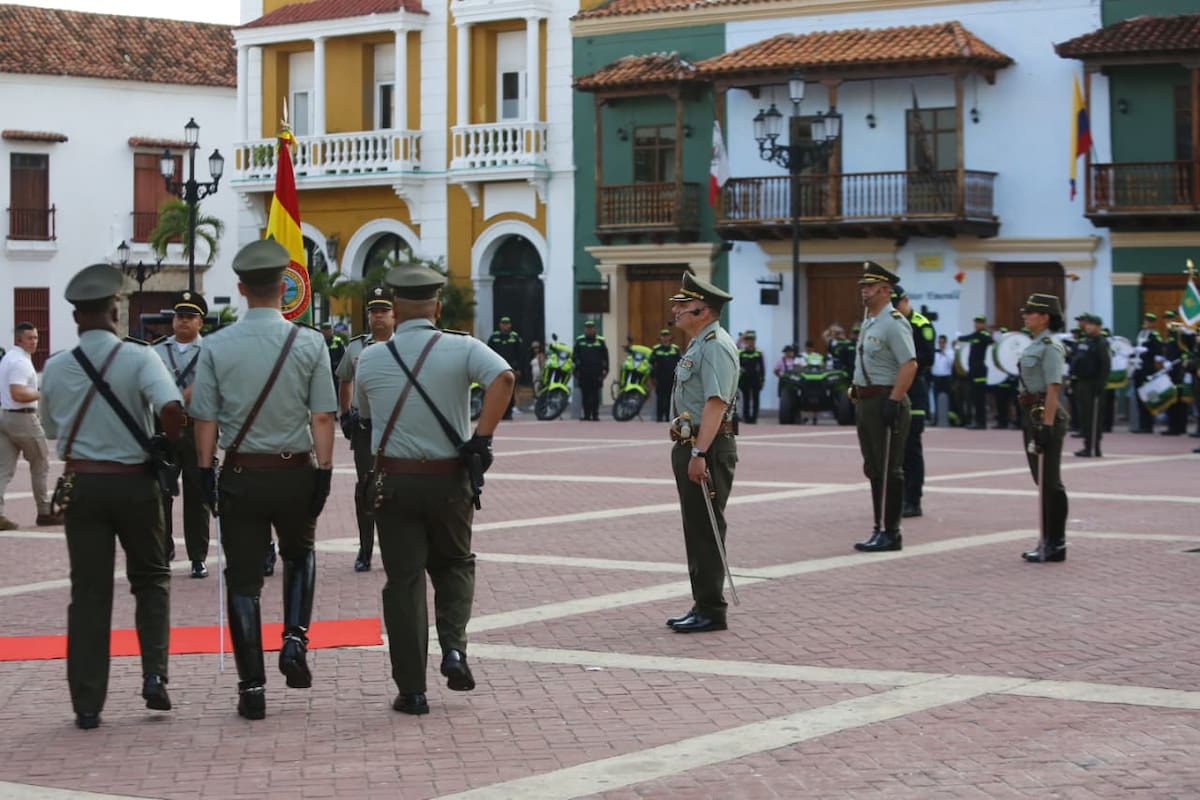 La histórica Plaza de la Aduana fue escenario de la ceremonia de posesión del nuevo comandante de la Policía Metropolitana de Cartagena.// FOTO: LUIS HERRÁN - EL UNIVERSAL.