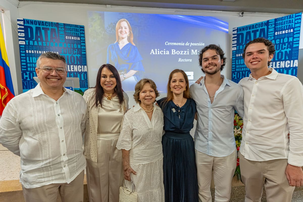 Luis Eduardo Jiménez, Mayra Rodríguez, María Teresa Martínez, Alicia Bozzi, Sebastián Jiménez y David Jiménez.