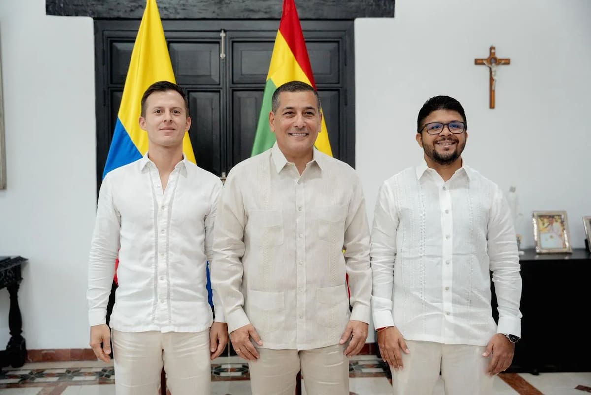Giovanni Battista, director de Control Urbano; Dumek Turbay, alcalde de Cartagena; y Emilio Molina, secretario de Planeación. // Alcaldía de Cartagena