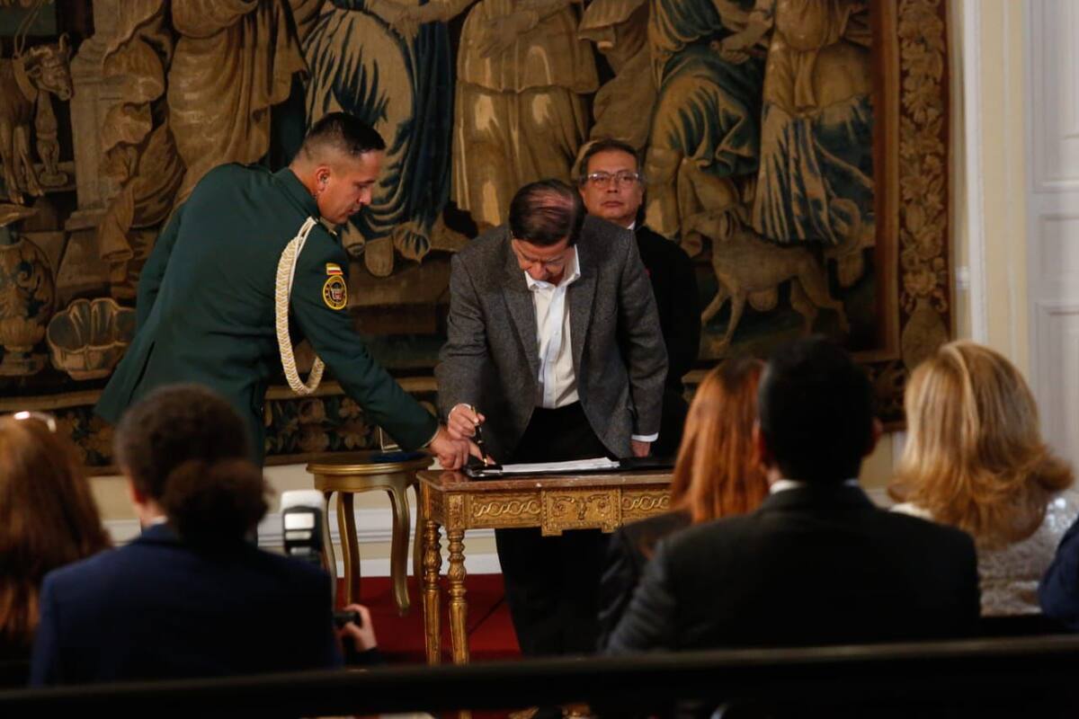 Cristo se posesionó como ministro del Interior, enfocado en el Acuerdo de Paz
