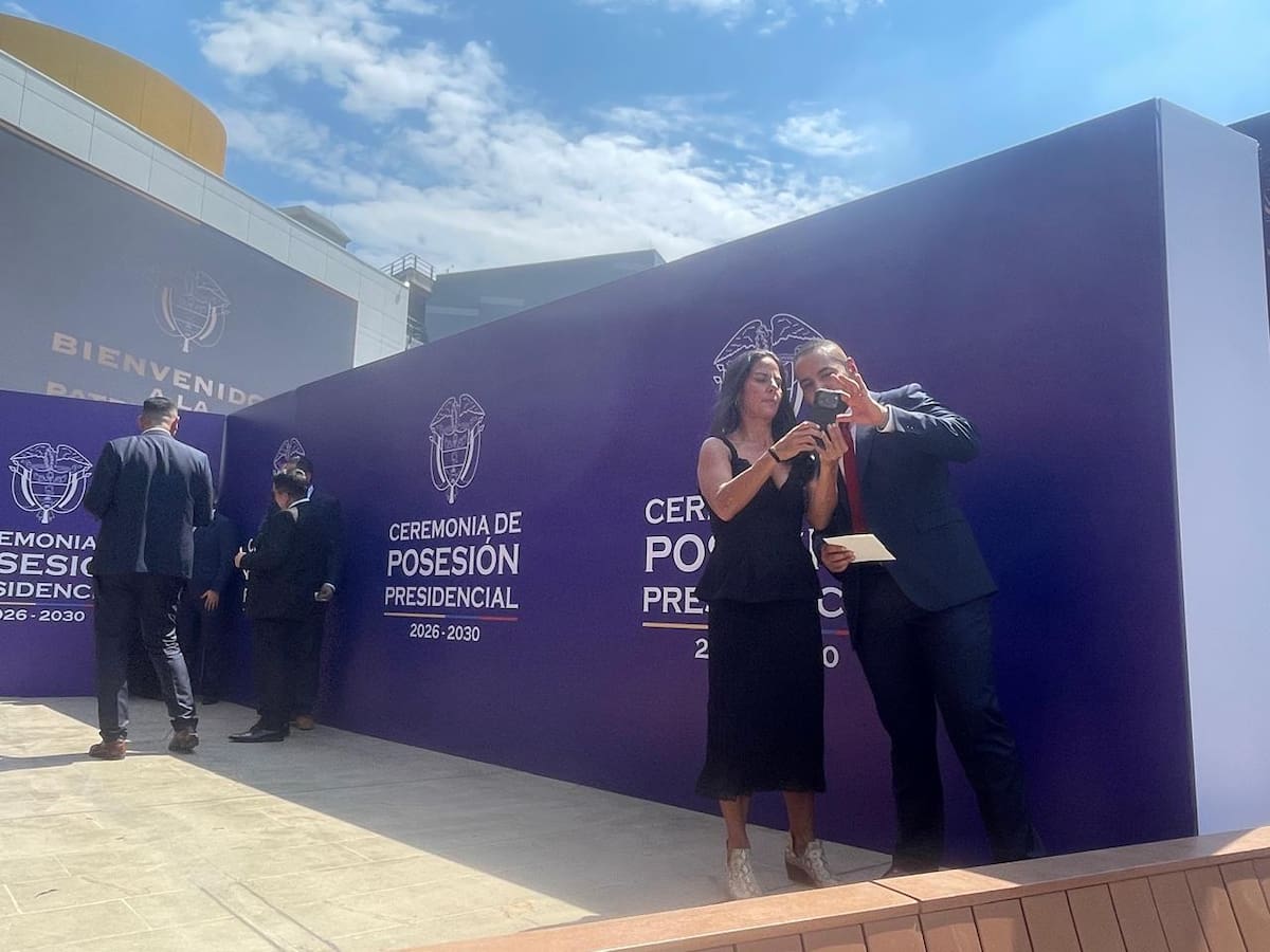 La ‘Pasarela Azul’ que sorprendió en la posesión presidencial de De la Espriella. // Foto: Colprensa.