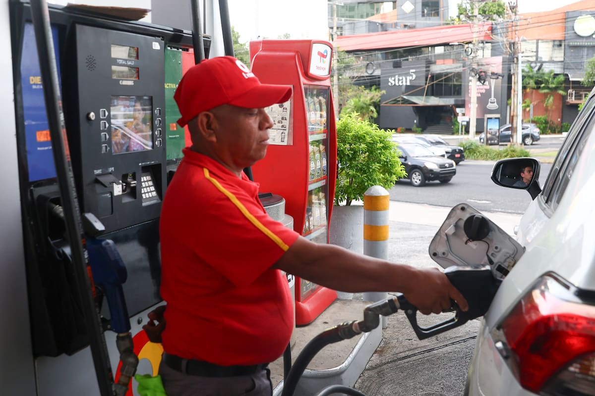 Crisis en Medio Oriente dispara precios de la gasolina en Centroamérica