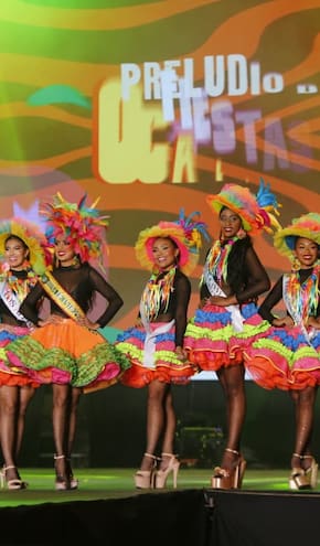 Galería: desfile de candidatas al Reinado de la Independencia en el Preludio de Blas de Lezo