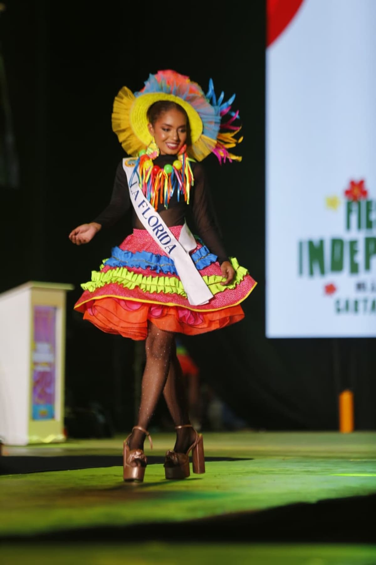 Desfile candidatas al Reinado de la Independencia en el preludio de Blas de Lezo. //Foto: Luis Herrán- El Universal.
