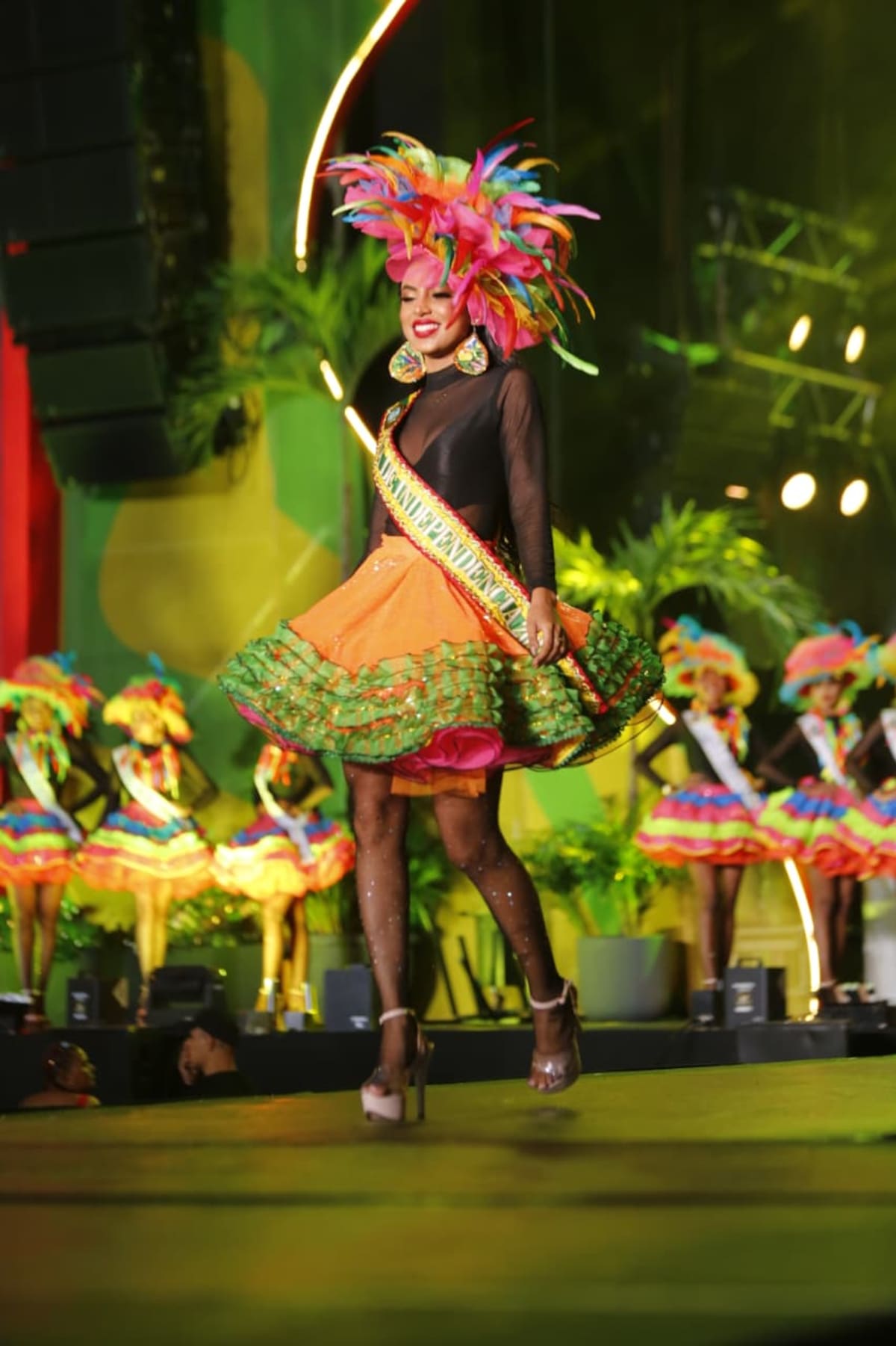 Desfile candidatas al Reinado de la Independencia en el preludio de Blas de Lezo. //Foto: Luis Herrán- El Universal.