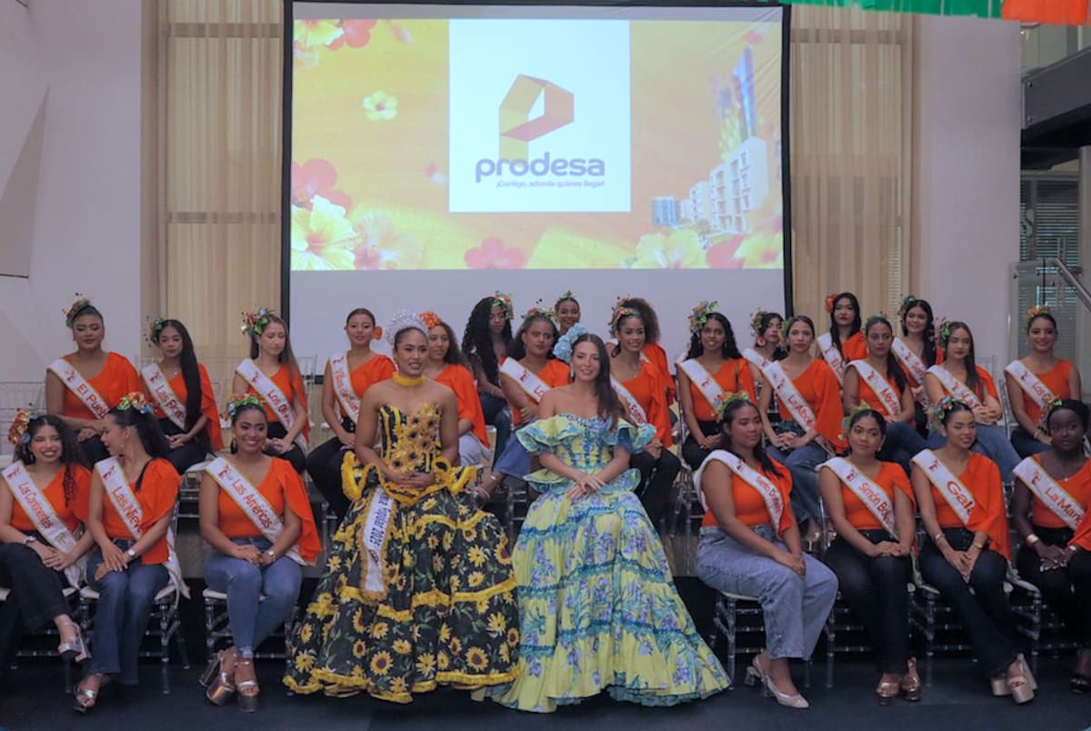 Las candidatas al Reinado Popular 2026 estuvieron acompañadas de la reina del Carnaval de Barranquilla, Michelle Char Fernandez//Cortesía Carnaval de Barranquilla.