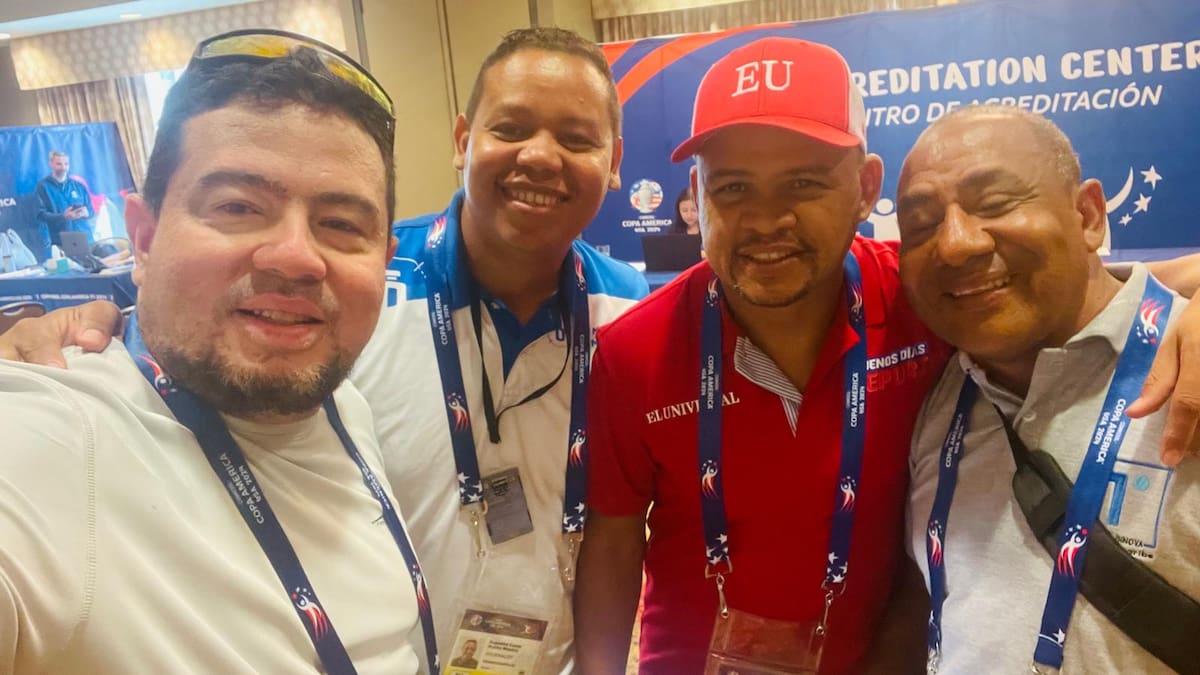 Mauricio Puello (Canal Cartagena), Augusto Puelo (Primer Tiempo), Carlos Caballero (El Universal) y Juan Carlos Revollo (Mundo Deportes Col), la prensa cartagenera que acompaña en Hpuston a la Selección Colombia. //Cortesía