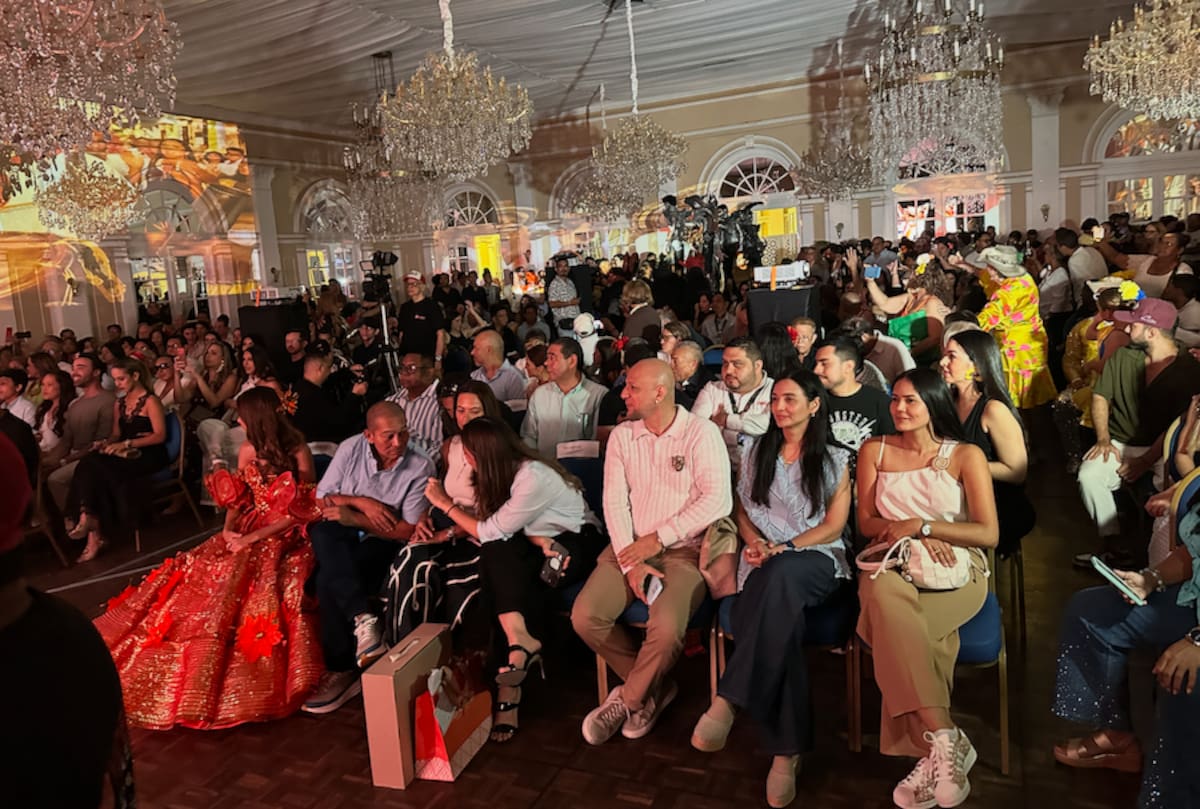 Mucho público asistió a la presentación de los Reyes del Carnaval de La 44 este martes 25 de agosto en el Hotel El Prado de Barranquilla.//El Universal.