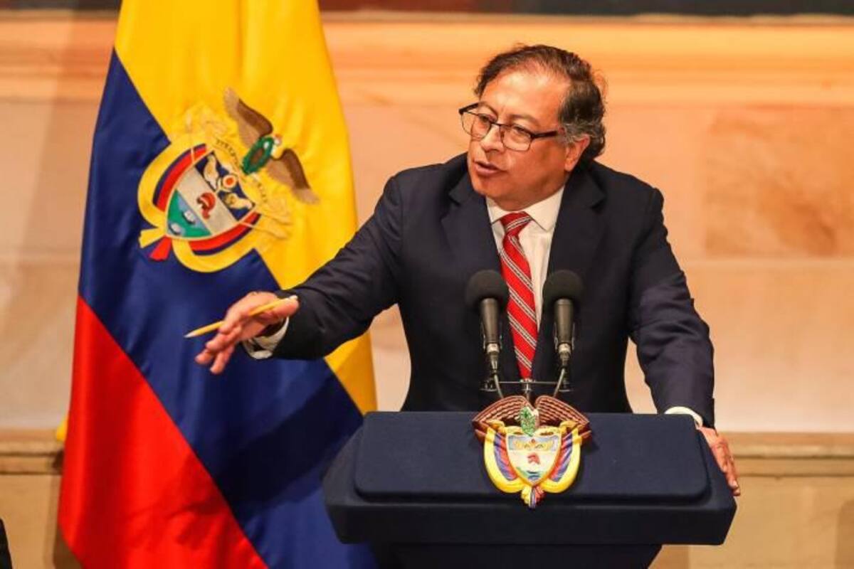 Presidente Gustavo Petro celebra archivo de investigación del CNE