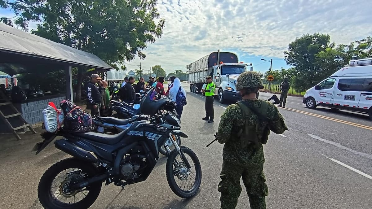 La Policía y la Armada aprovecharon la jornada para recordar a los motociclistas la importancia de conducir con precaución. //FOTO: POLICÍA.