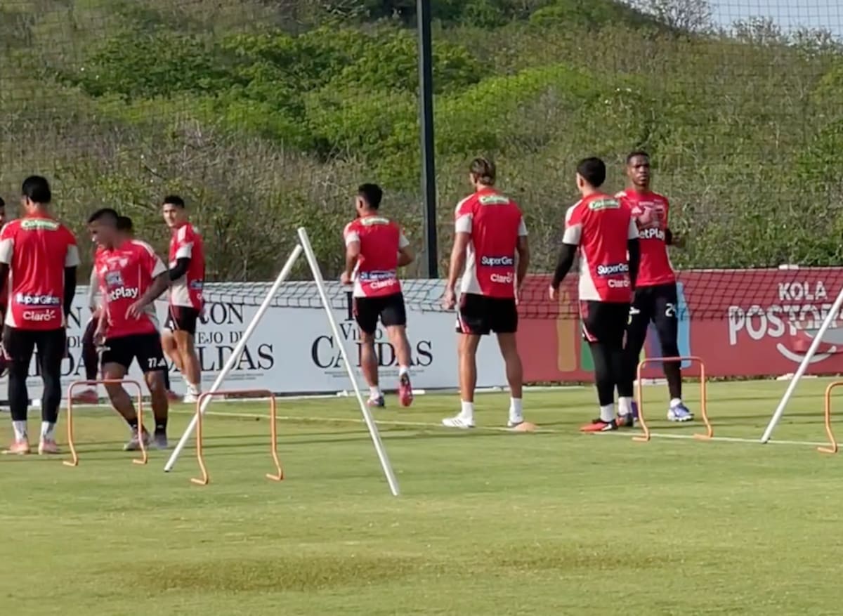 Jugadores de Junior durante el entrenamiento dirigido por Mario Sebastián Viera en la sede deportiva Adelita de Char.//Captura de pantalla.