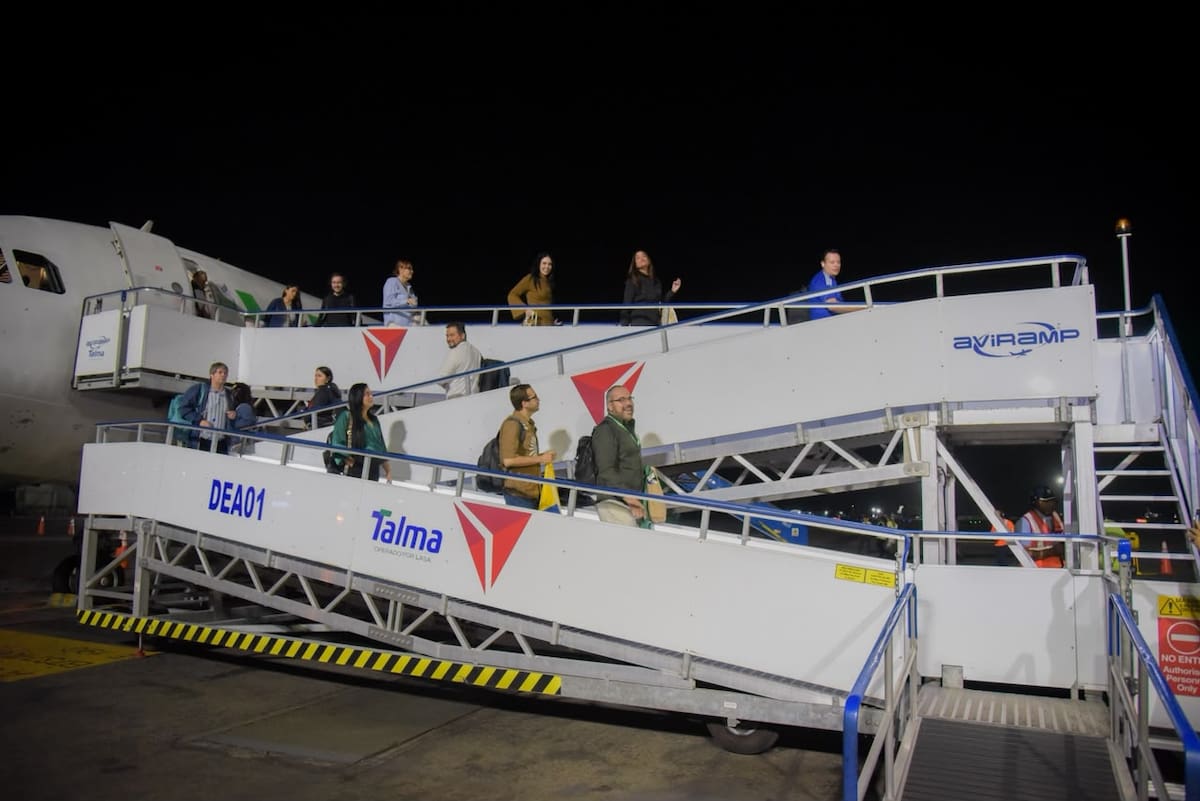 Los pasajeros desembarcan del primer vuelo directo de Ciudad de México // Cortesía: Alcaldía de Cartagena
