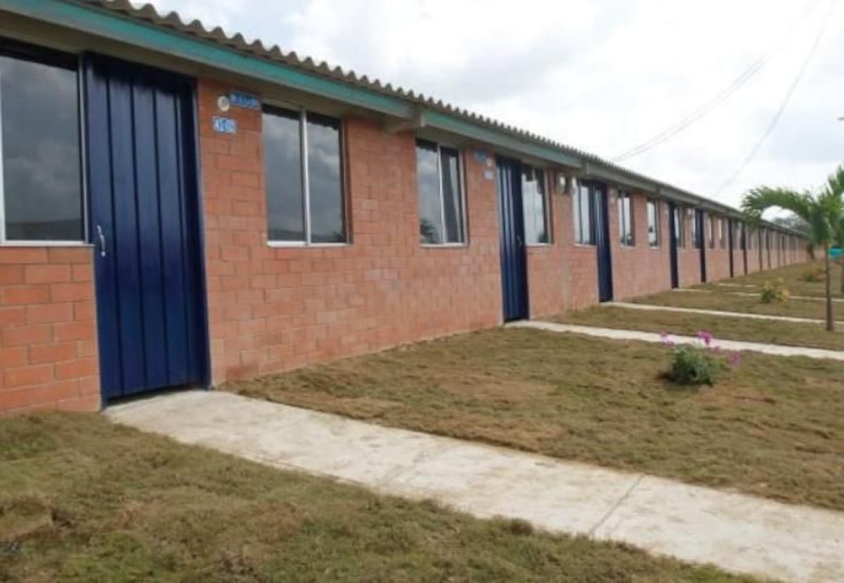 El monto de los subsidios es hasta 22 Salarios Mínimos Mensuales Legales Vigentes (SMMLV), para personas o familias cuyos ingresos sean de hasta 2 SMMLV. Para el caso de ingresos de 3 y hasta 4 SMMLV, el subsidio que recibirán será de hasta 18 SMLMV. // Foto: Cortesía - Procuraduría.