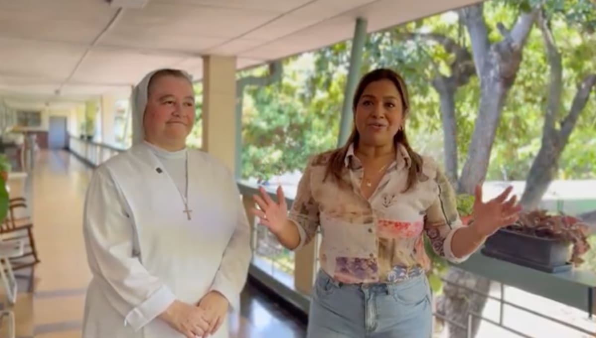 Sor Gloria Marín, rectora de la Escuela Normal Superior Nuestra Señora de Fátima de Sabanagrande, y la secretaria de Educación del Atlántico, Maribel Castro.//Cortesía Gobernación del Atlántico.