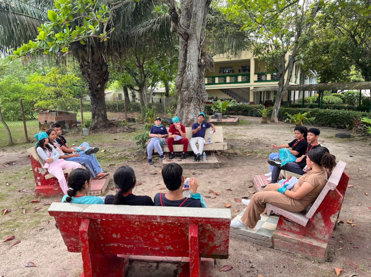 Los jóvenes, durante la actividad, vivieron una jornada intensiva de aprendizaje, convivencia y práctica del idioma inglés en la Escuela Normal Superior Nuestra Señora de Fátima de Sabanagrande.//Cortesía Gobernación del Atlántico.