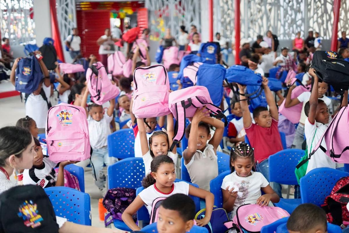La Oficina de Gestión Social ha entregado de kits escolares a niños y niñas de la ciudad. // Foto: Cortesía - Alcaldía de Cartagena.