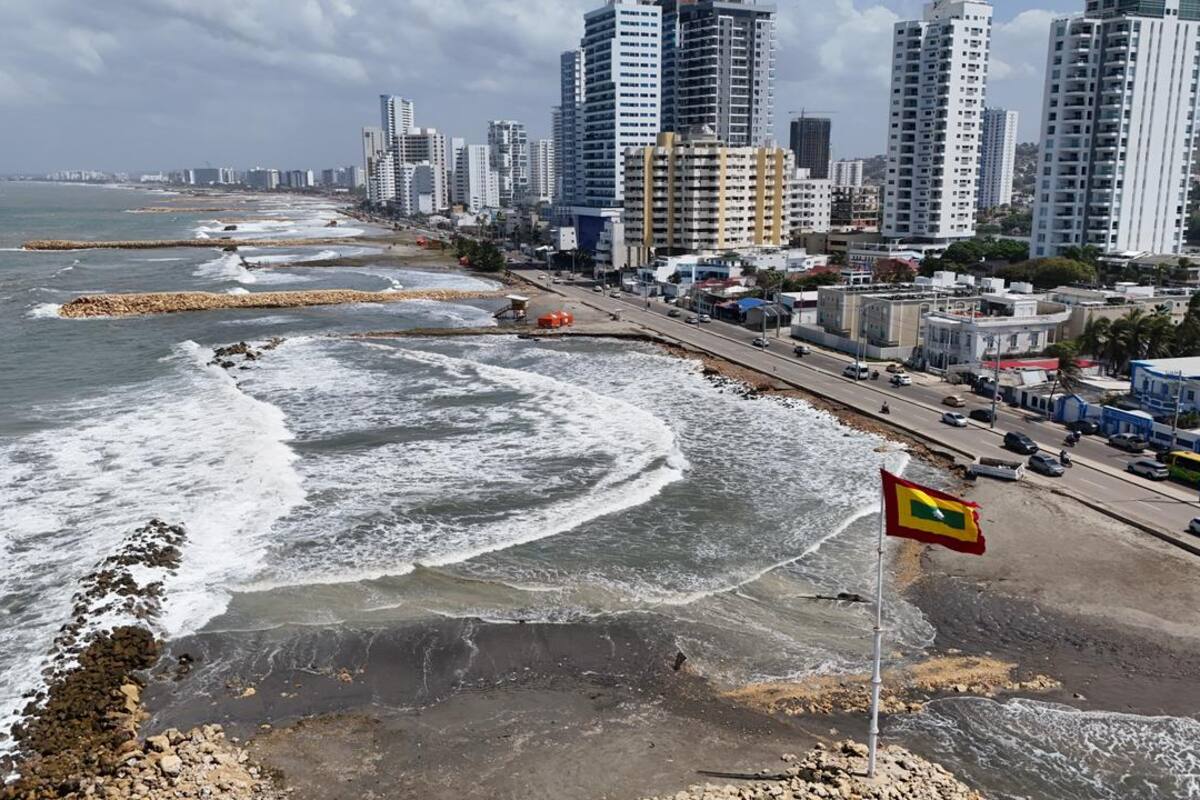 Alcaldía de Cartagena avanza en recuperación de playas tras paso del frente frío