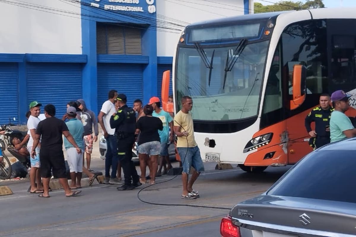 Bloqueo en la Pedro de Heredia por protesta de habitantes de El Espinal