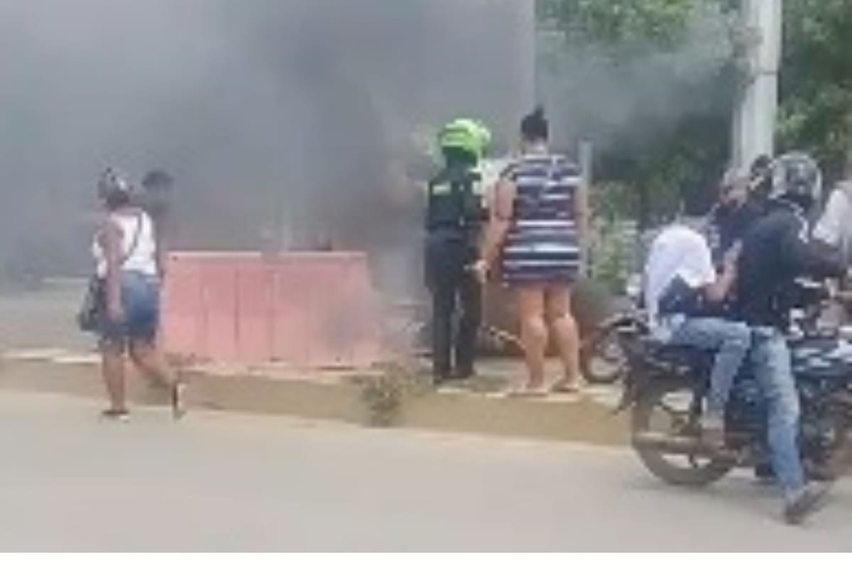 Video: Protesta en la entrada de Villa Rosita genera trancones en vías cercanas