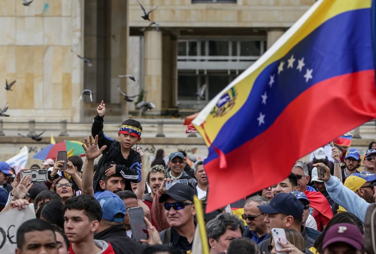 Manifestación masiva en Bogotá, Colombia por crisis en Venezuela. // Foto: Colprensa