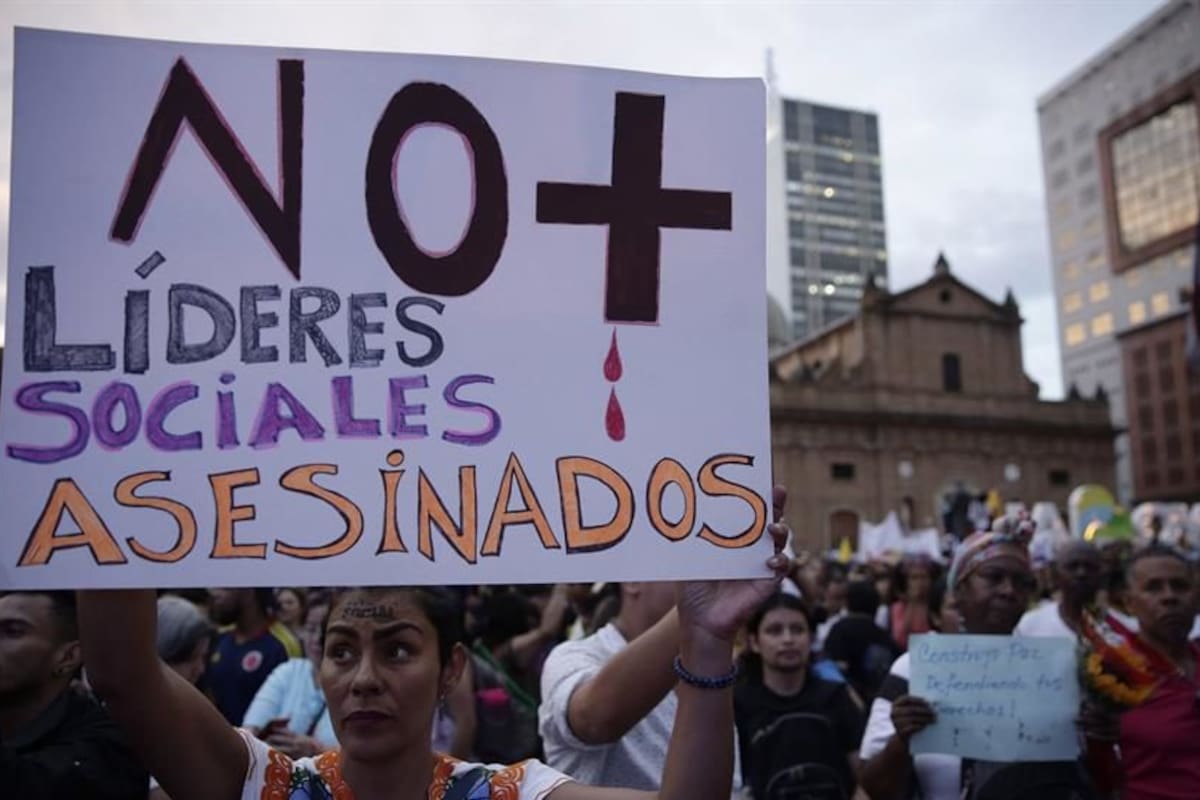 Capturan a 52 personas por asesinatos de líderes y firmantes de paz en Colombia