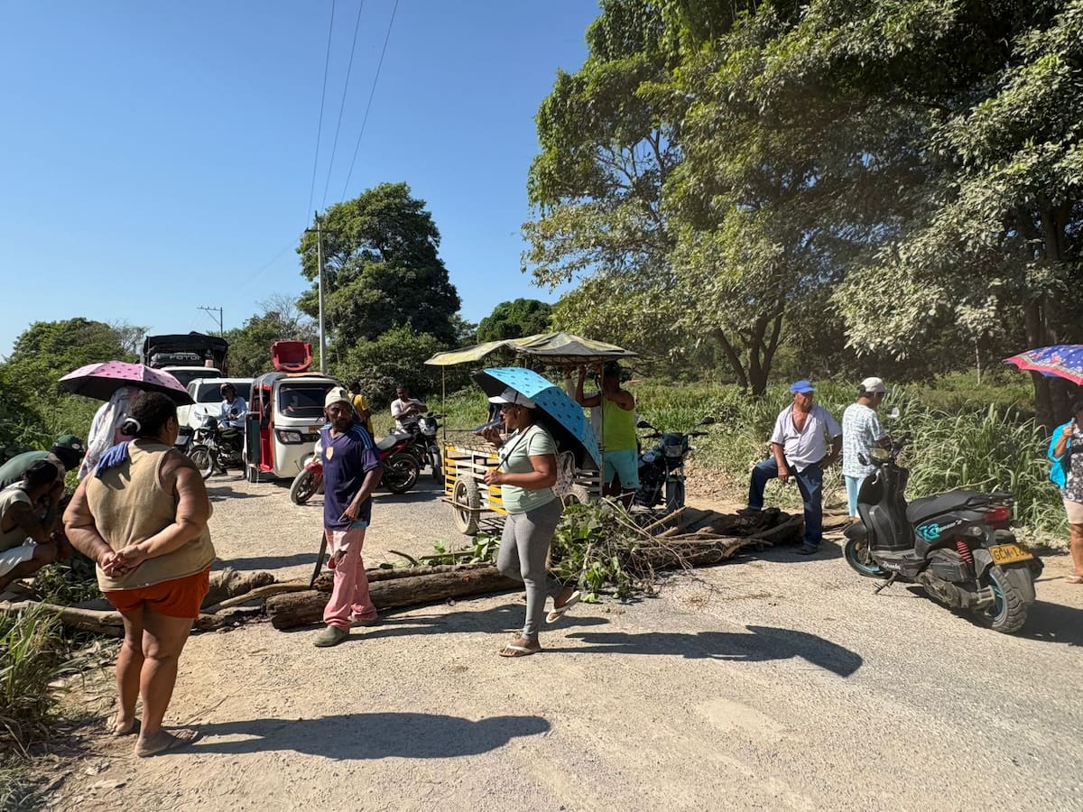 Protesta de habitantes de El Hobo por falta de agua. // Foto: cortesía - comunidad.