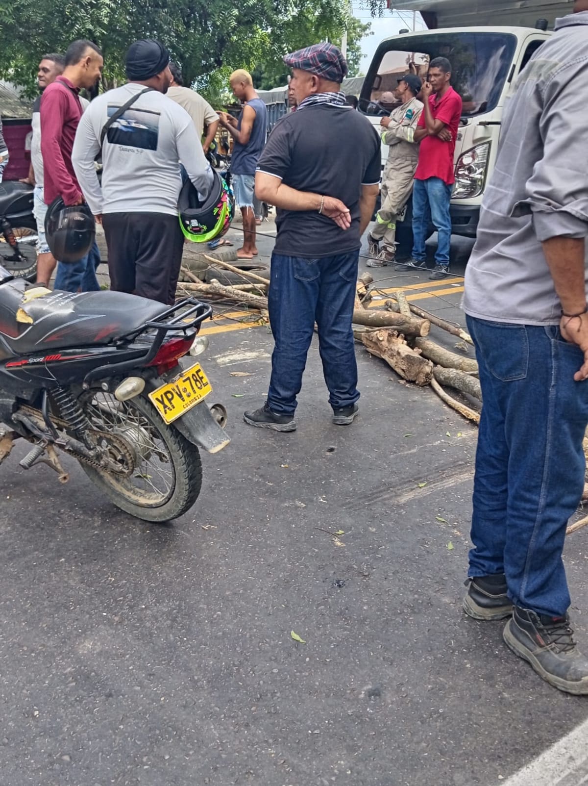 Protesta de la comunidad de Santa Catalina en la vía La Cordialidad. // Foto: cortesía