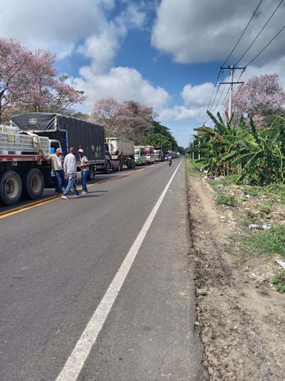 La protesta generó una fuerte congestión vehicular en la vía La Cordialidad. // Foto: cortesía