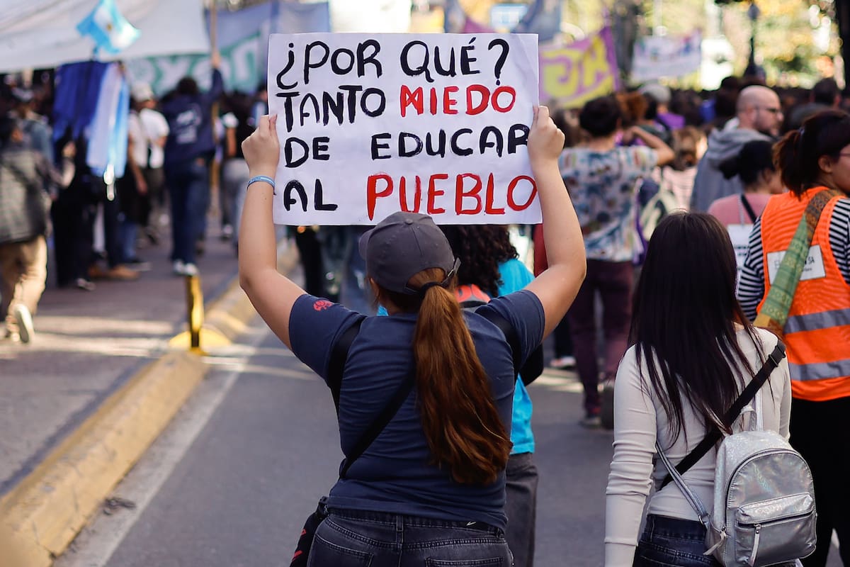Argentina protesta contra Javier Milei por recortes a las universidades públicas