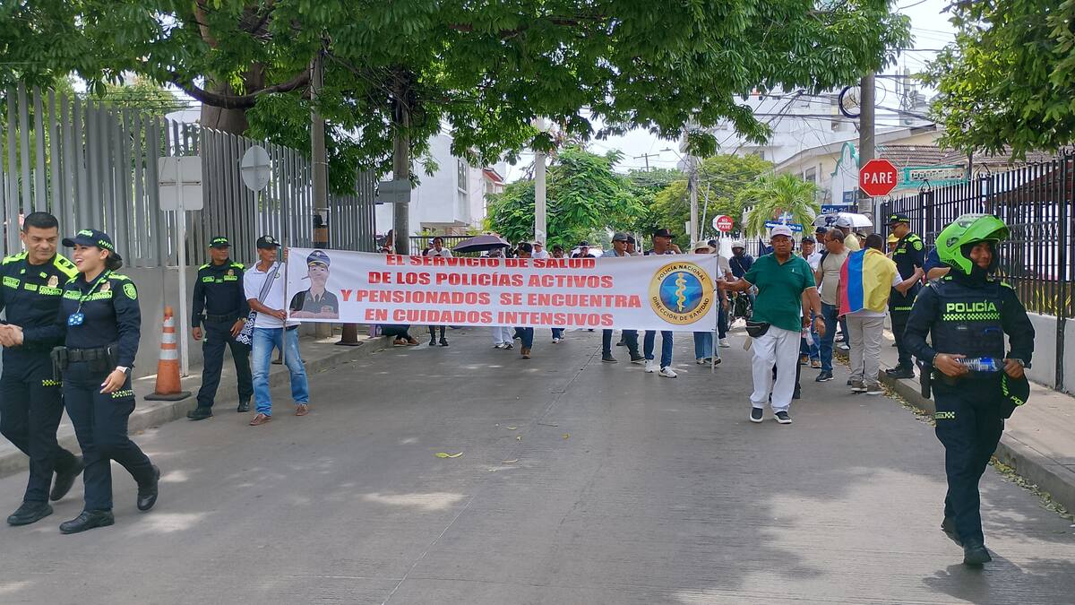 Protesta en el Comando de la Policía en Manga.// Luis Herrám - El Universal