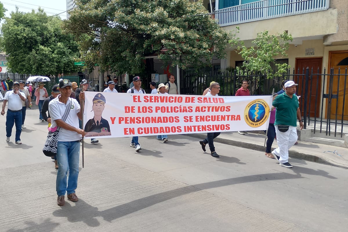 Bloqueo en Manga por pensionados de la Policía