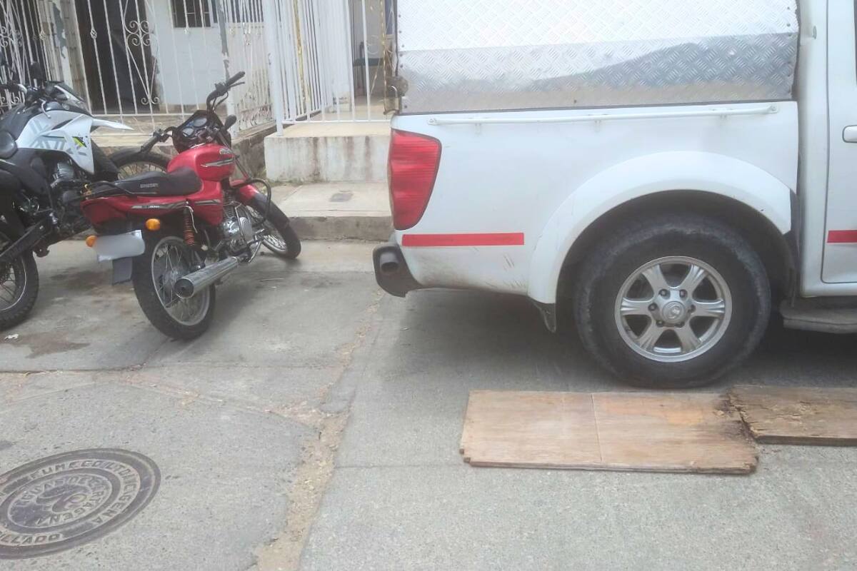 Protesta en La Campiña: vecinos retienen vehículo de Afinia tras falla en transformador. // Foto: cortesía