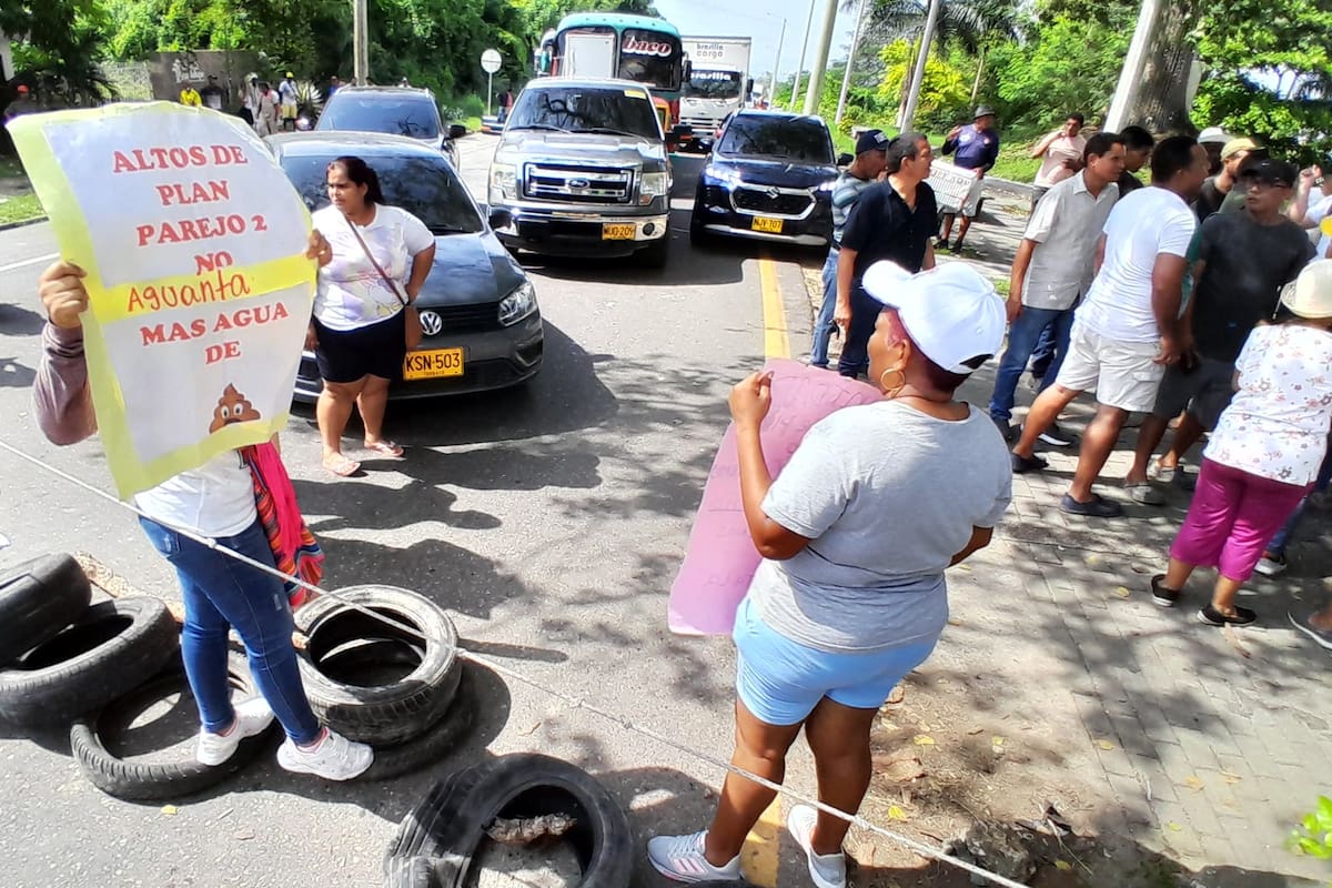 Bloqueo en Turbaco: comunidad protesta y exige presencia de la alcaldesa