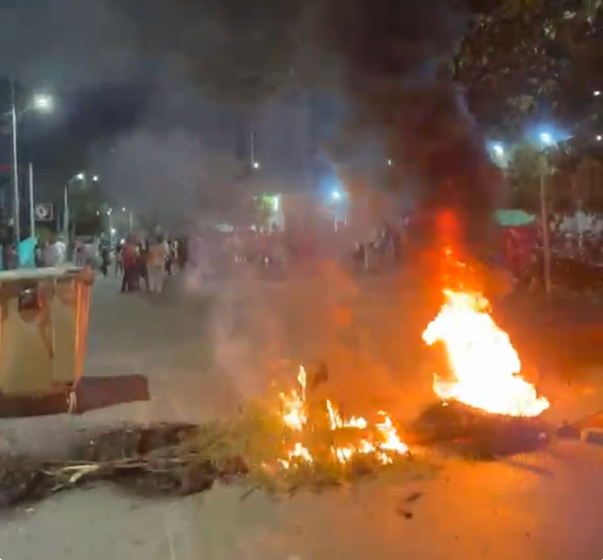 Protesta en la Terminal por falta de agua. // cortesía de la comunidad