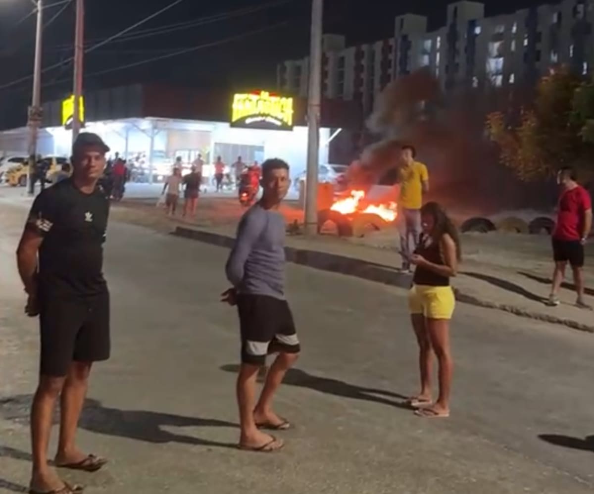 Protesta en la Terminal por falta de agua. // cortesía de la comunidad
