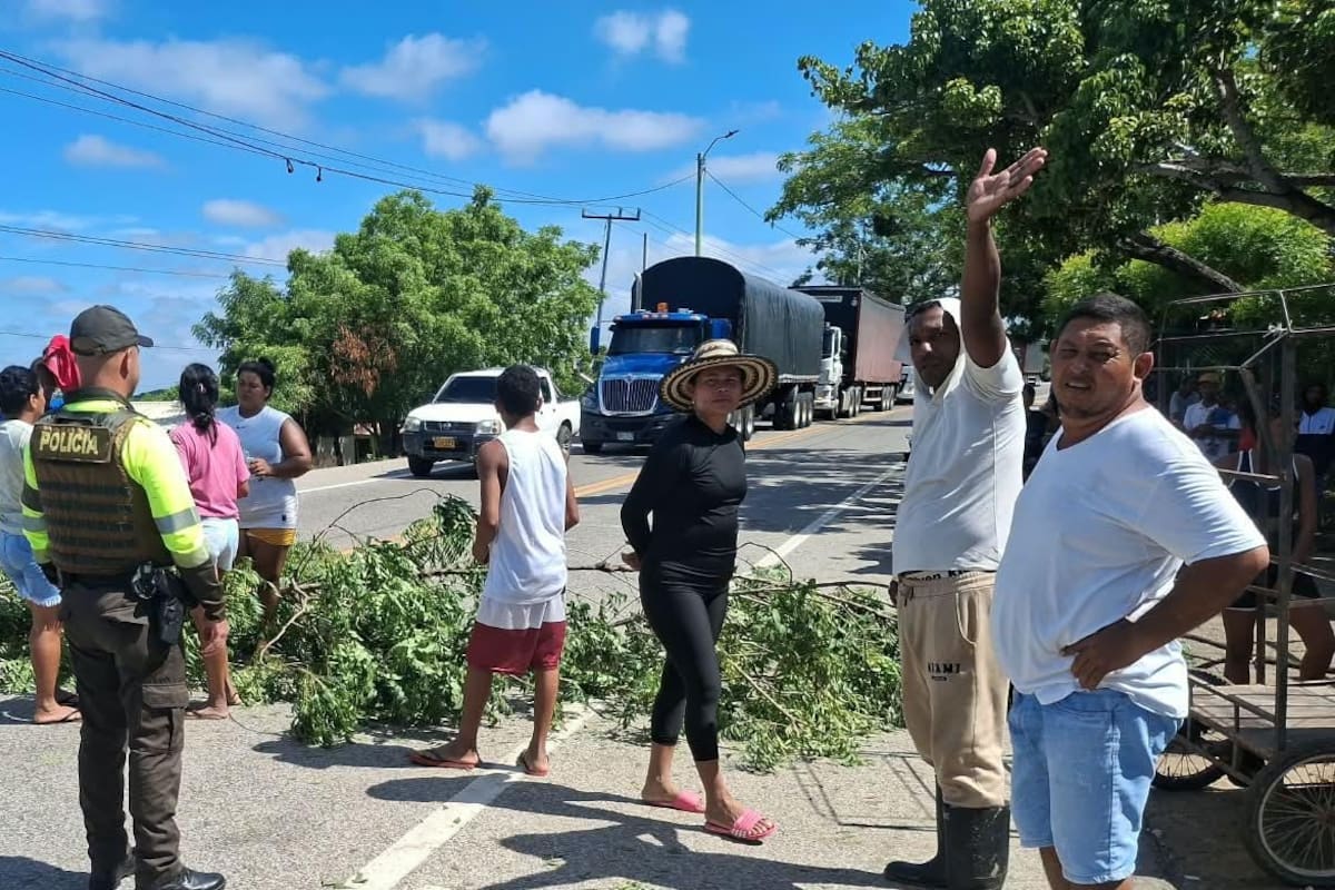 Protesta mantiene bloqueada la vía Sincelejo-Calamar: esta es la razón